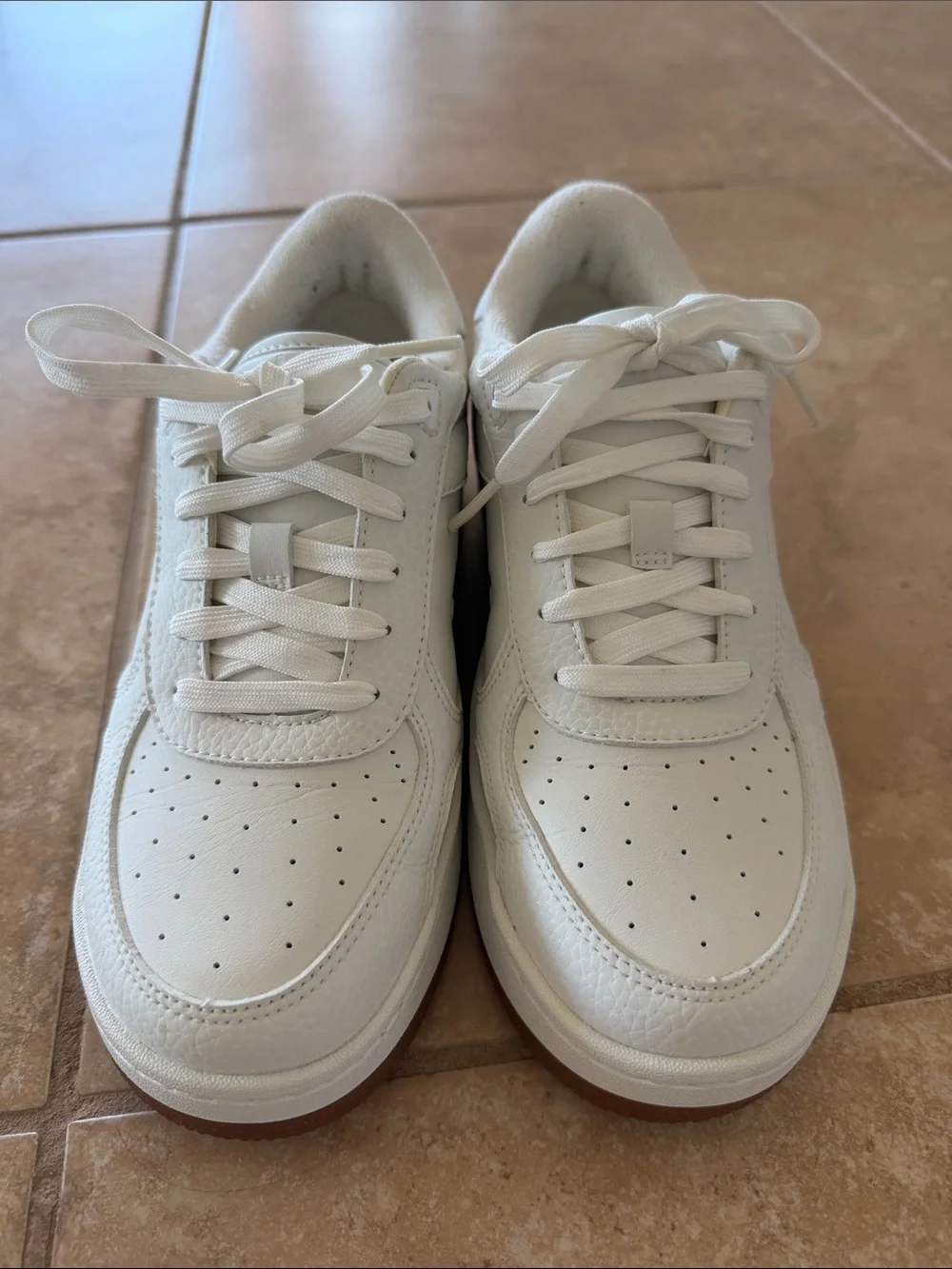 ALO Recovery Mode Sneaker Natural White Gum M5 W6.5 Vegan Leather Box